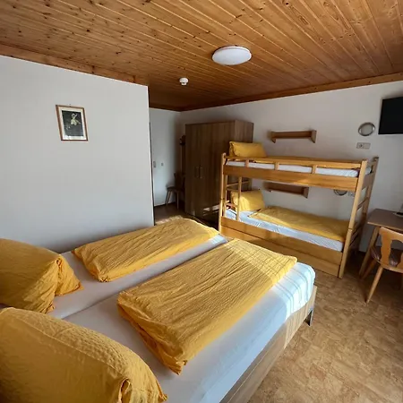 Woelflbauer Oda ve Kahvaltı 3*