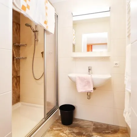 Woelflbauer Oda ve Kahvaltı